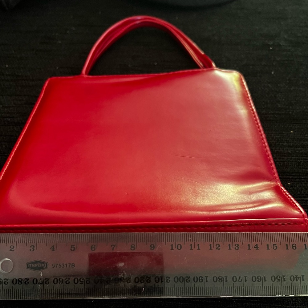 Little red bag. Fabulous & fun. 16cm x 17cm. Used. In a fabulous used condition - Picture 5 of 9